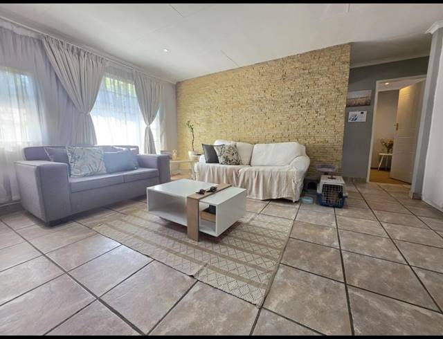 2 BEDROOM TOWNHOUSE FOR SALE IN VERWOERDPARK